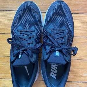 Nike Zoom running shoes, men’s size 7.5